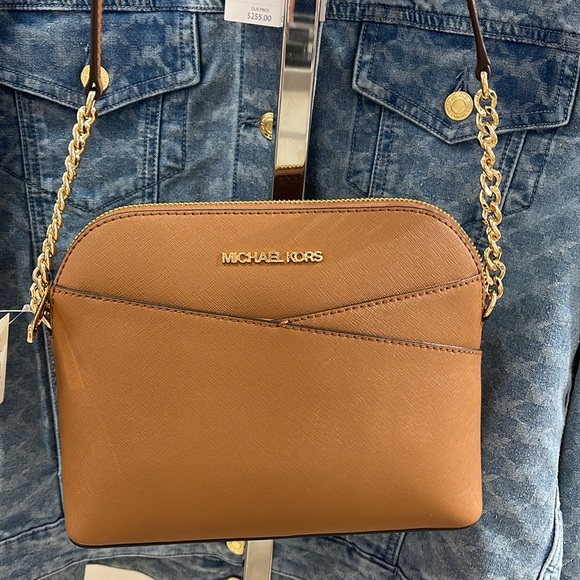 MICHAEL KORS 
Jet Set Travel Medium Dome Crossbody Bag XCROSS XBODY
Luggage 
NWT - Picture 14 of 16